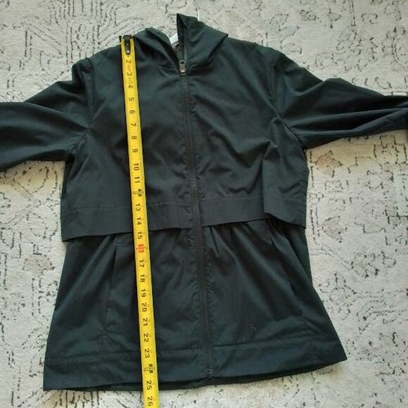 Lululemon Black Hooded Full Zip Jacket Women’s – Lightweight Activewear - Picture 4 of 6